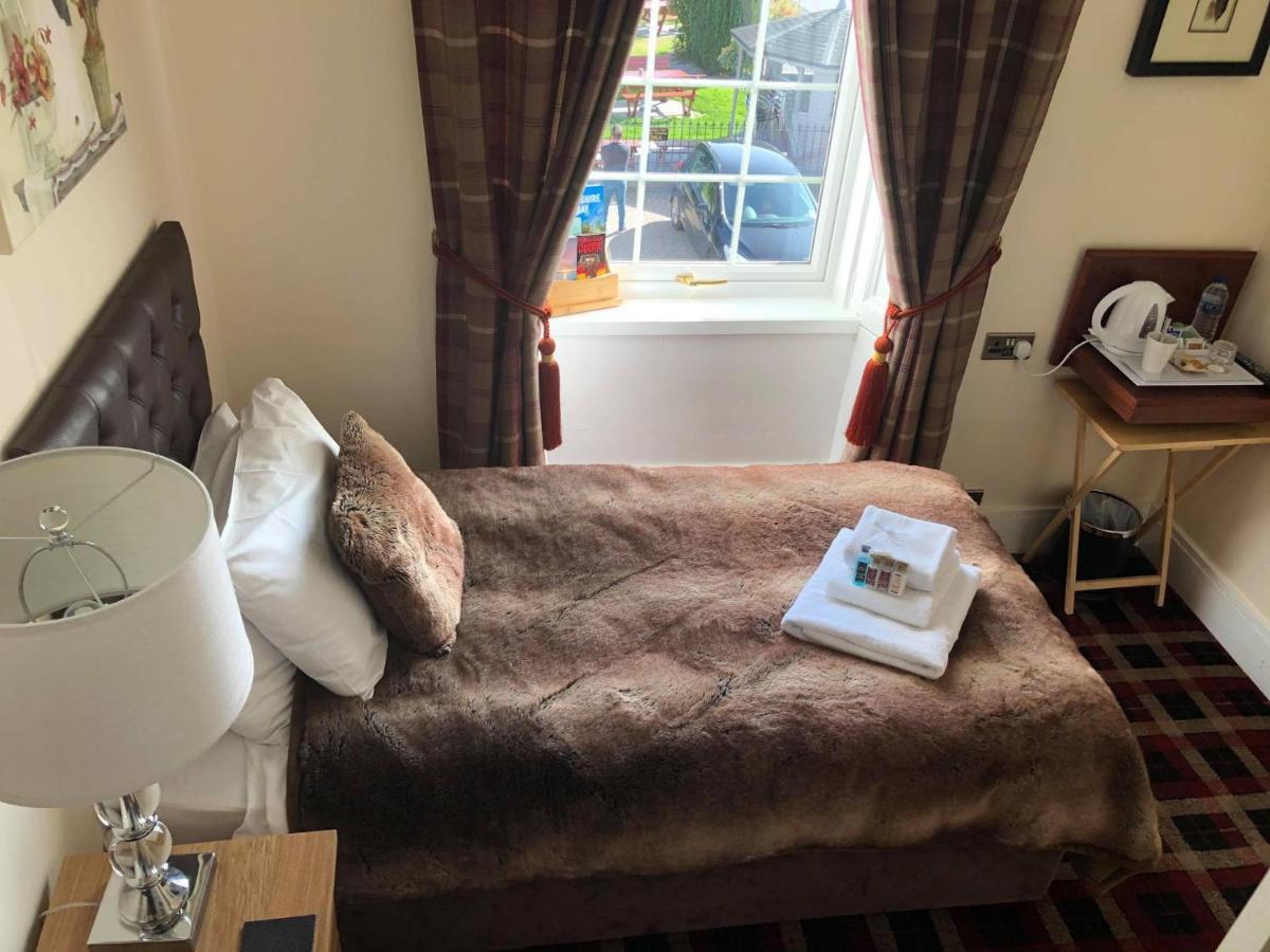 Haughton Arms Hotel Alford  Экстерьер фото